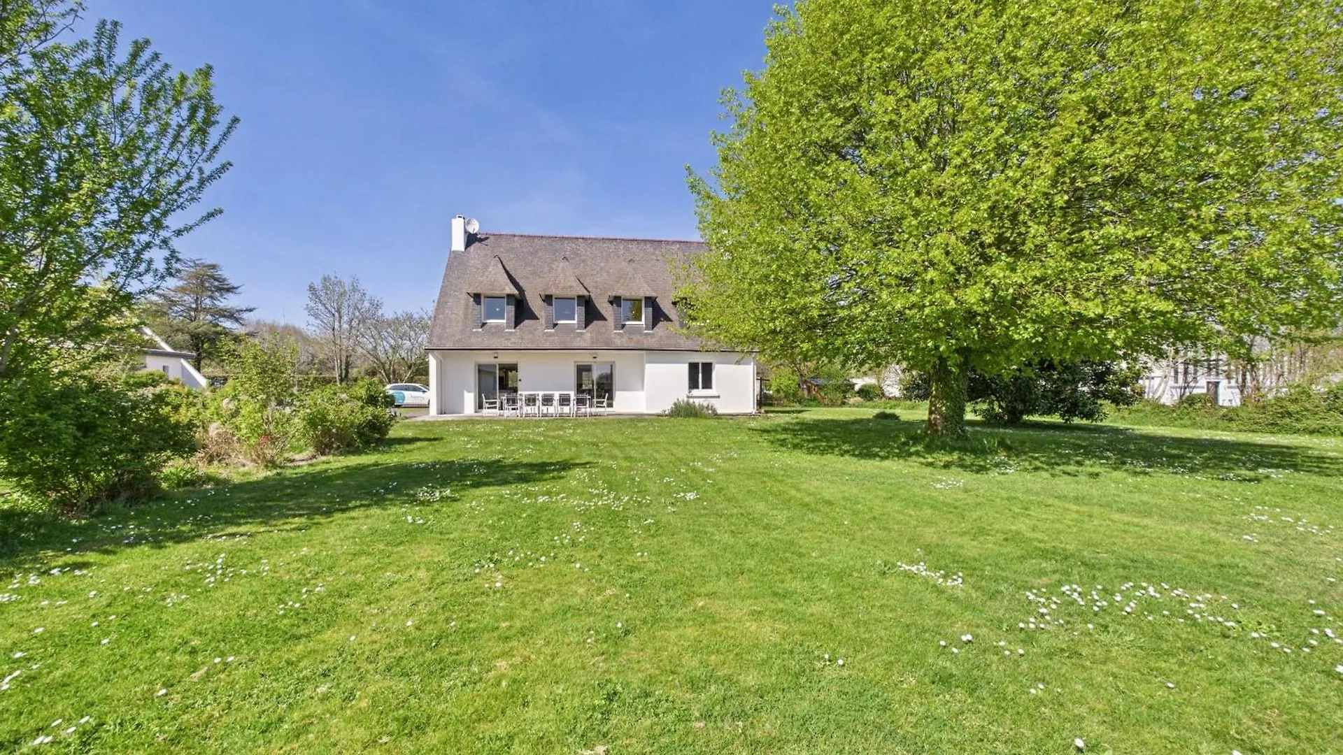 Holiday home Maison Moderne Pour 12, Grand Jardin, Terrasse Concarneau