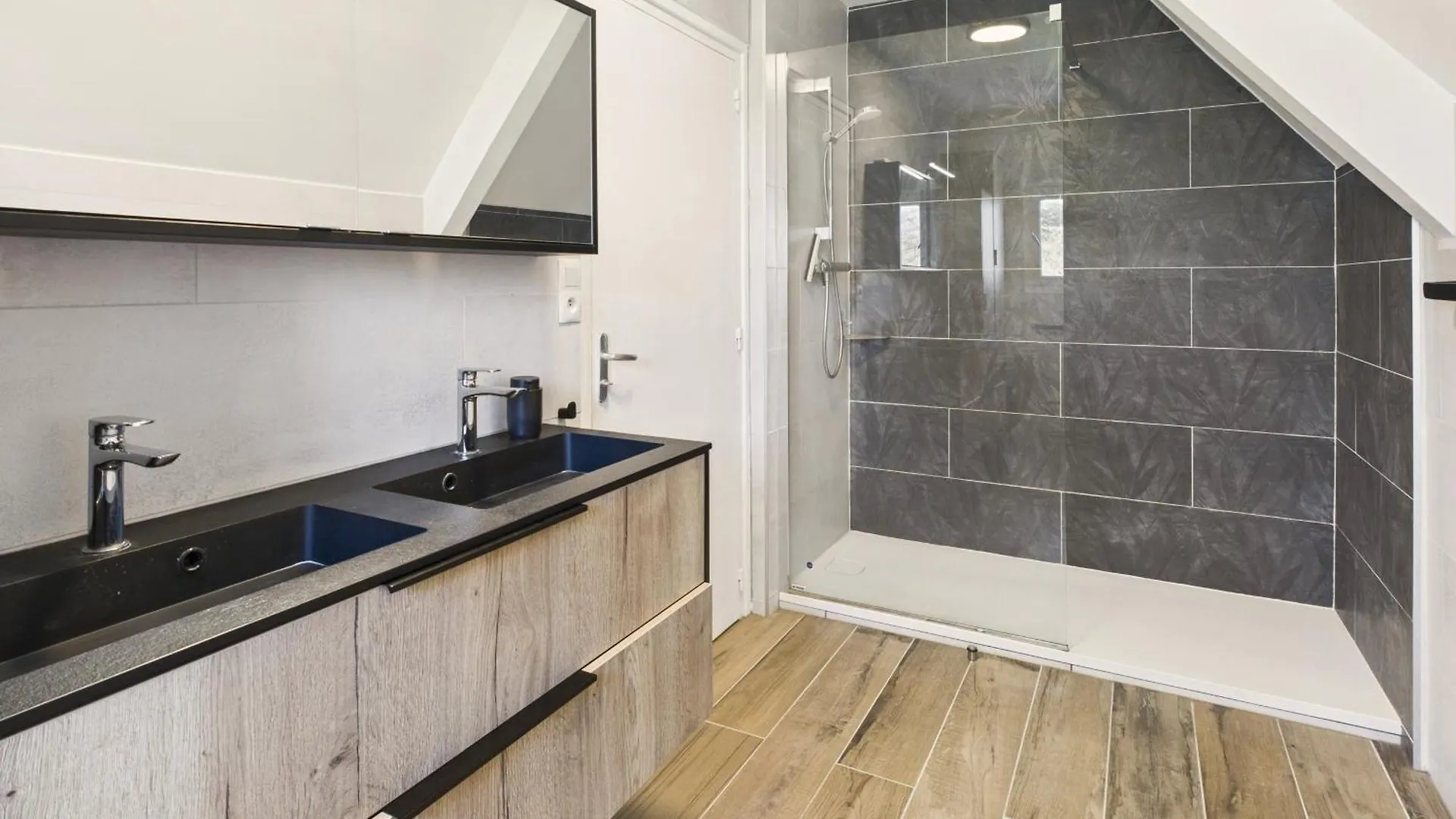 Maison Moderne Pour 12, Grand Jardin, Terrasse Concarneau 0*,  France